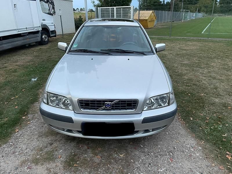 Silber Gebraucht 2002 Volvo V40 Kombi | 550 € (Guter Preis) - Bild 1/4