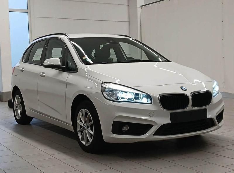 Weiß Gebraucht 2016 BMW 218 Advantage Limousine | 12.499 € (Fairer Preis) - Bild 1/4