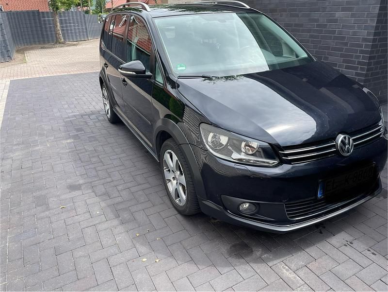 Schwarz Gebraucht 2011 VW Touran Cross Van / Kleinbus | 7.000 € (Fairer Preis) - Bild 1/4