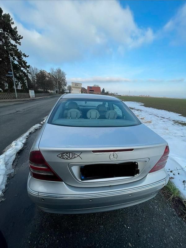 Gebraucht Mercedes C220 143 PS (105 kW) 2001 Silber Limousine