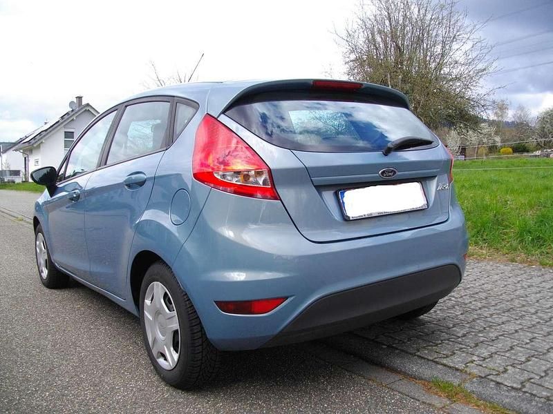 Gebraucht Ford Fiesta 82 PS (60 kW) 2010 Blau Kleinwagen
