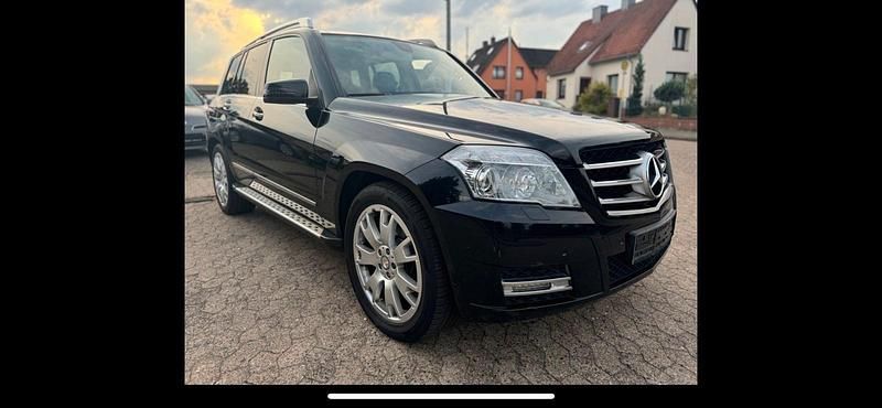 Schwarz Gebraucht 2011 Mercedes GLK350 SUV | 13.500 € (Fairer Preis) - Bild 1/4