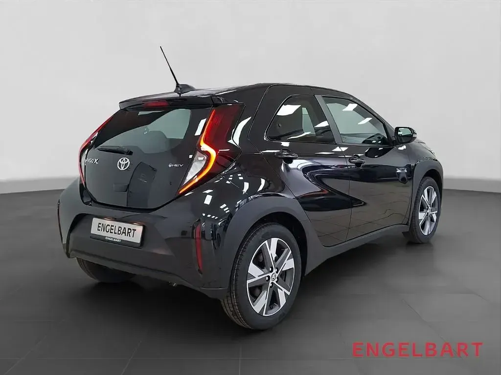 Neu Toyota Aygo X Active 116 PS (85 kW) 2026 Schwarz SUV