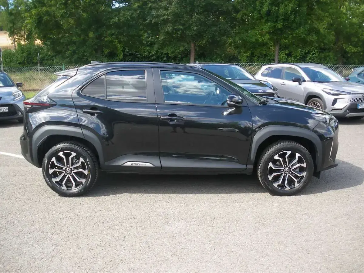 Gebraucht Toyota Yaris Cross 131 PS (96 kW) 2025 Schwarz SUV