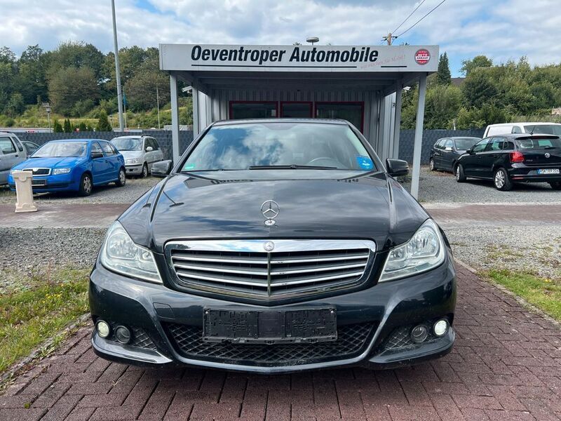 Schwarz Gebraucht 2012 Mercedes C180 Limousine | 6.350 € - Bild 1/4