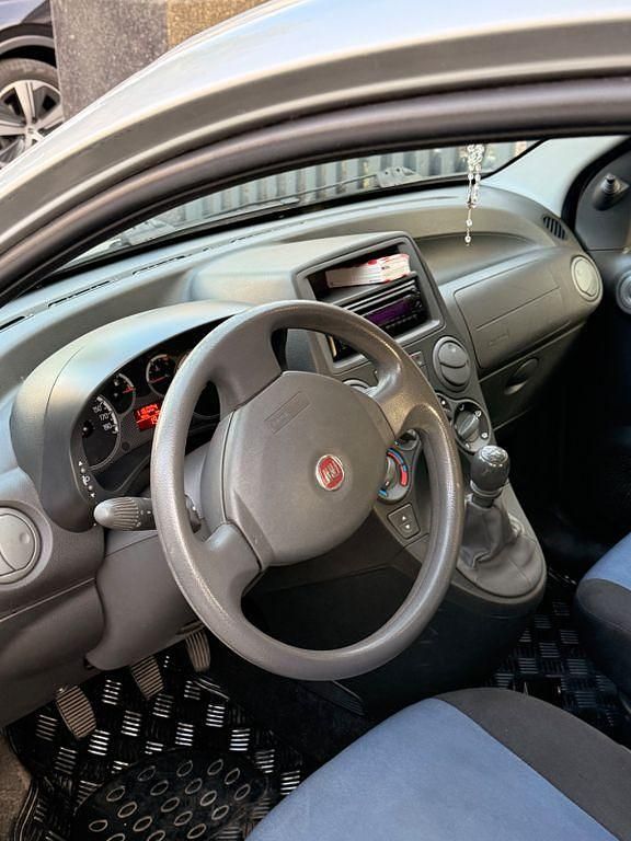 Używany Fiat Panda 69 KM (50 kW) 2011 Srebrny Hatchback