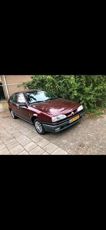 Andere farben Gebraucht 1992 Renault 19 Limousine | 3.999 € - Bild 1/3