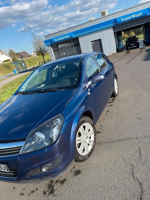 Gebraucht Opel Astra 140 PS (102 kW) 2007 Blau Limousine