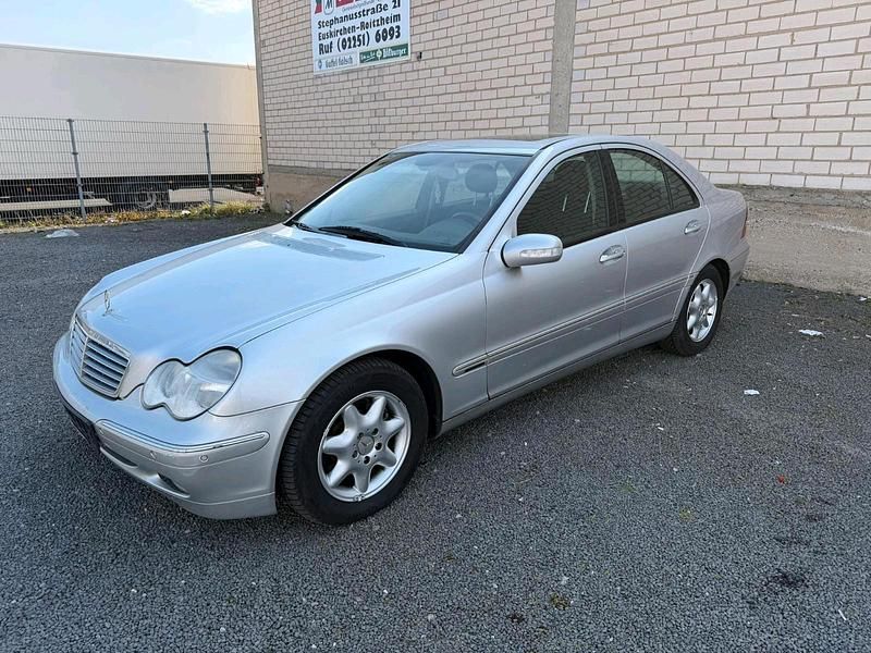 Gebraucht Mercedes C220 143 PS (105 kW) 2002 Silber Limousine