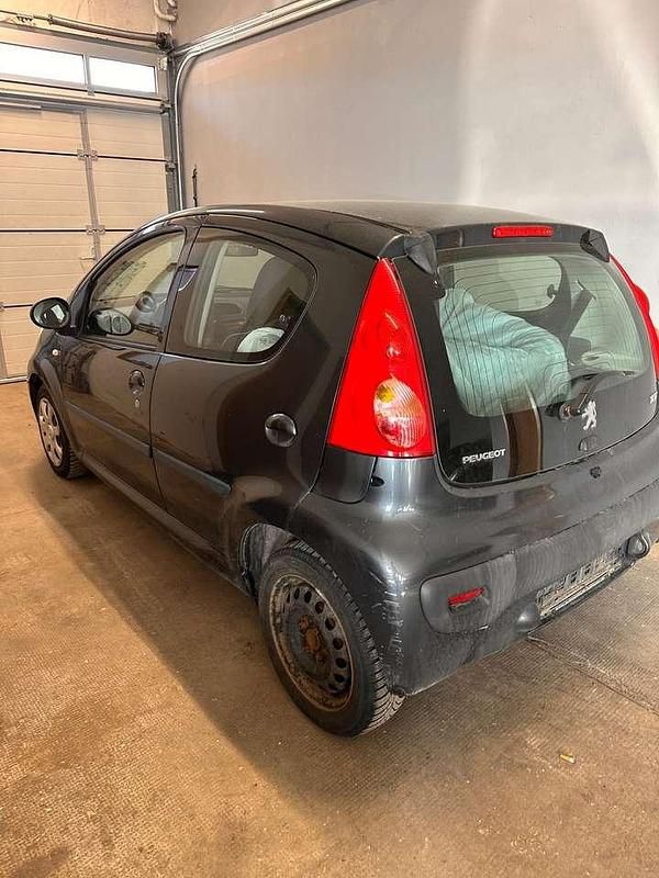 Gebraucht Peugeot 107 68 PS (50 kW) 2010 Grau Kleinwagen