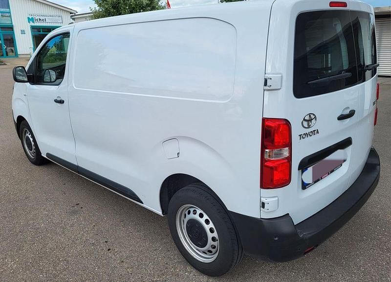 Gebraucht Toyota Proace 144 PS (105 kW) 2023 Weiß Van / Kleinbus