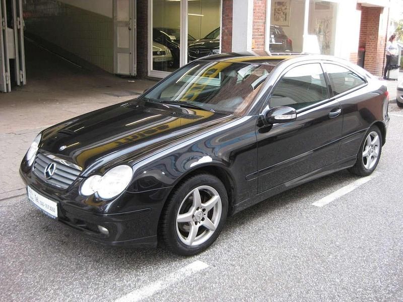 Gebraucht Mercedes C180 143 PS (105 kW) 2002 Obsidianschwarz  metalliclack Coupé