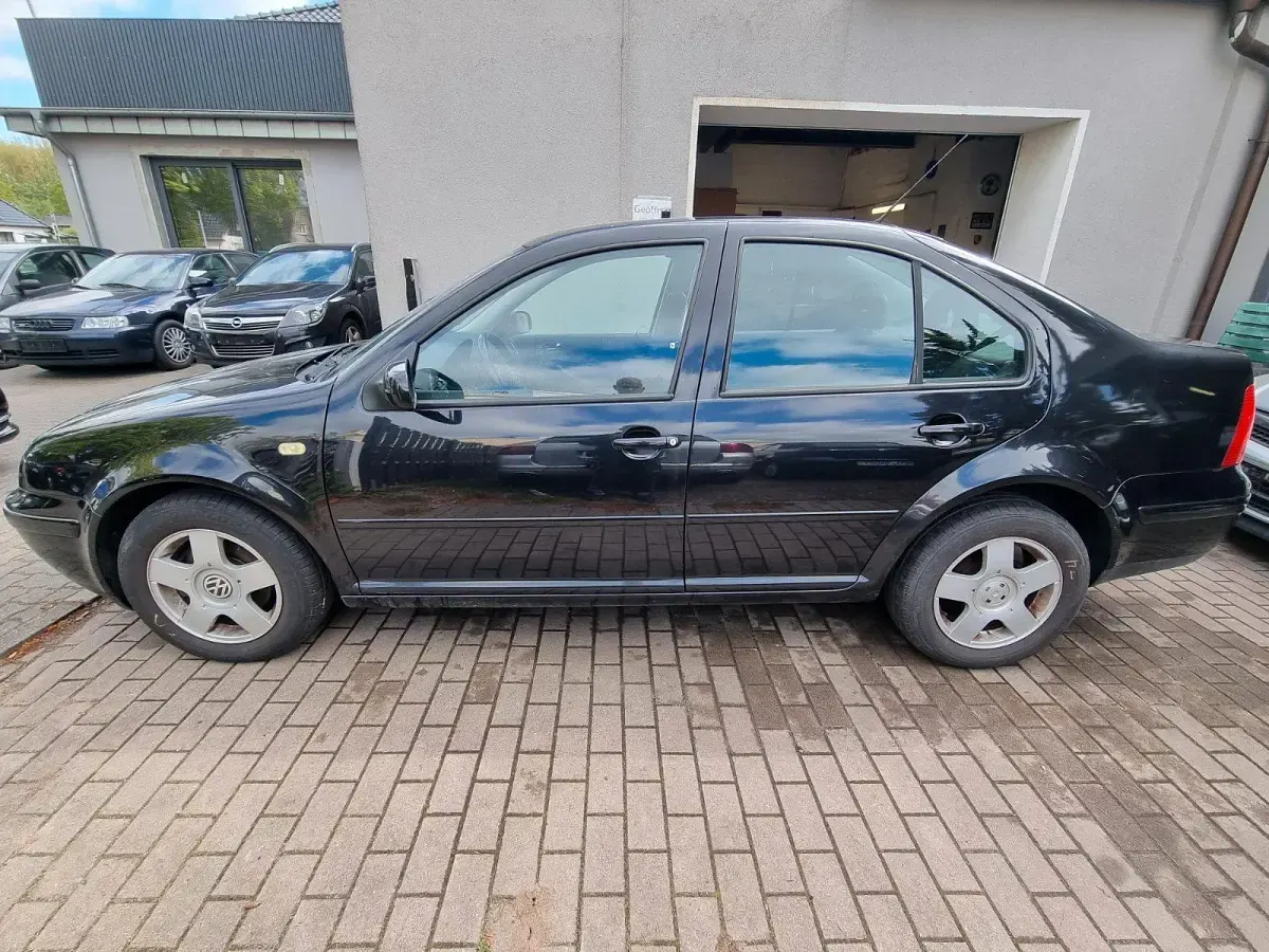 Gebraucht VW Bora 116 PS (85 kW) 2000 Schwarz Limousine