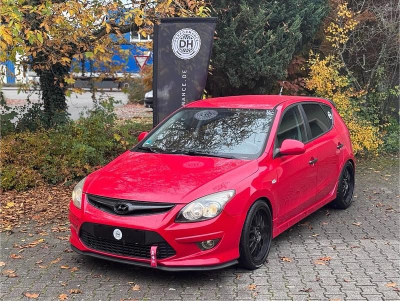 Rot Gebraucht 2010 Hyundai i30 Kleinwagen | 3.499 € (Etwas zu teuer) - Bild 1/4