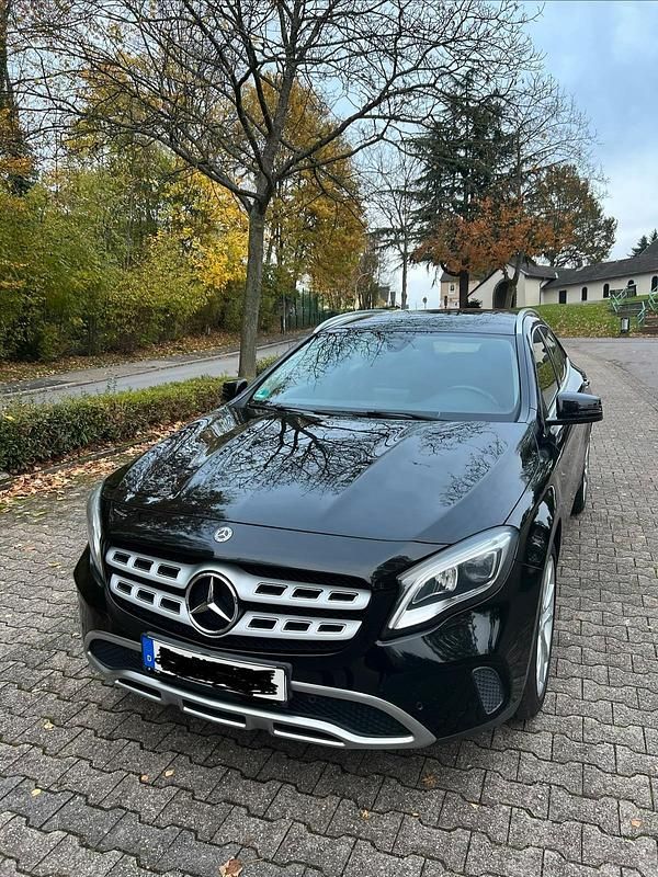 Gebraucht Mercedes GLA200 156 PS (114 kW) 2018 Schwarz SUV