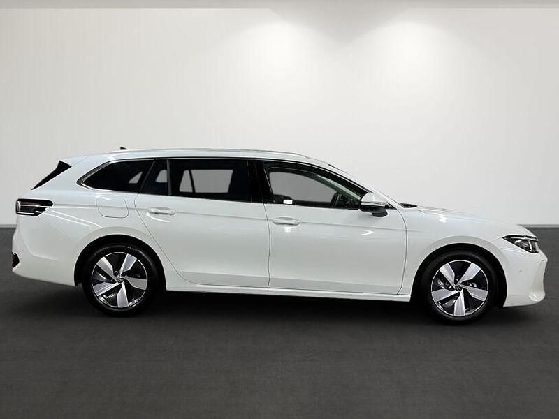 Gebraucht VW Passat Elegance 150 PS (110 kW) 2025 Weiß Kombi
