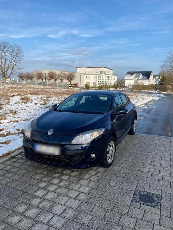 Blau Gebraucht 2011 Renault Mégane III Limousine | 3.000 € (Guter Preis) - Bild 1/4