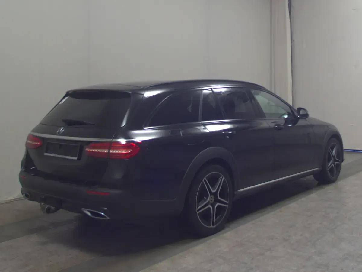 Gebraucht Mercedes E220 200 PS (147 kW) 2022 Schwarz