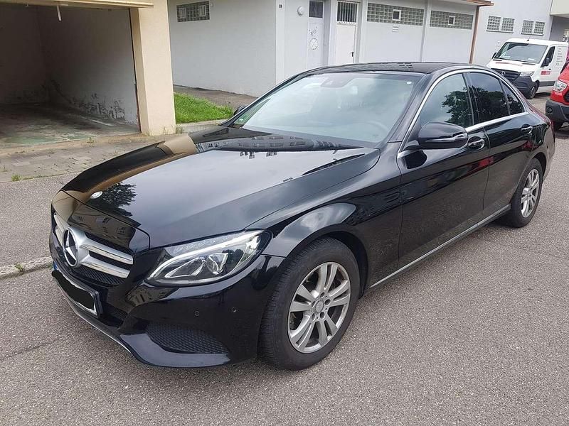 Schwarz Gebraucht 2016 Mercedes C200 Limousine | 17.200 € (Fairer Preis) - Bild 1/4