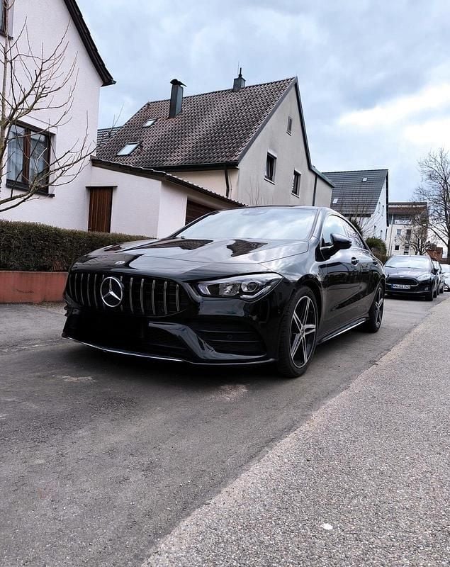 Schwarz Gebraucht 2022 Mercedes CLA200 AMG line Coupé | 32.000 € (Fairer Preis) - Bild 1/4