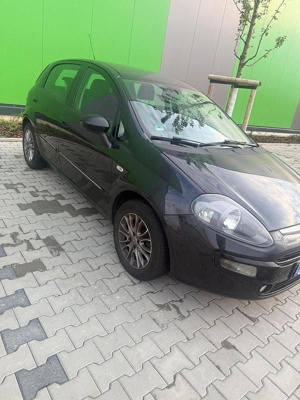 Grau Gebraucht 2011 Fiat Grande Punto Kleinwagen | 2.250 € (Fairer Preis) - Bild 1/4