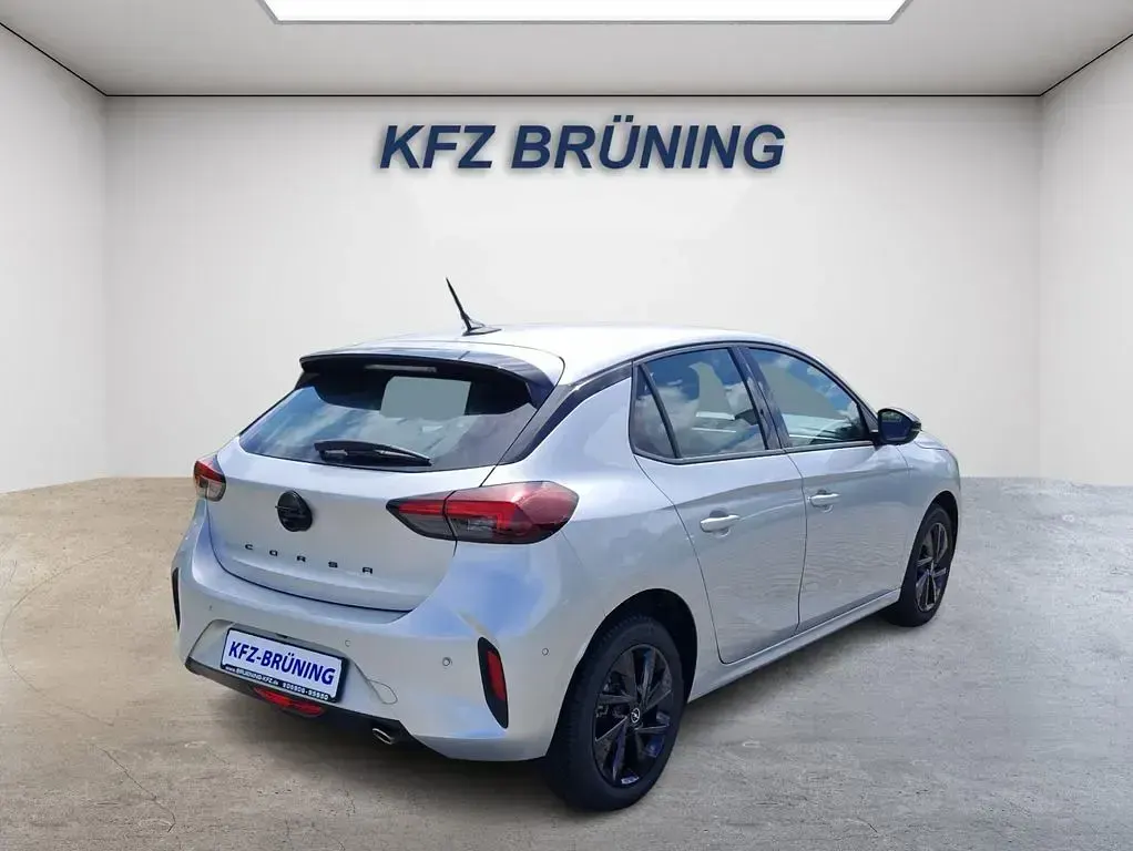 Gebraucht Opel Corsa 101 PS (74 kW) 2024 Kristall silber metallic (metallic) Kleinwagen