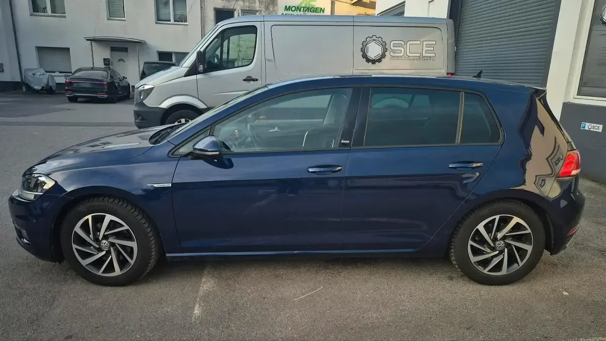 Gebraucht VW Golf VII 131 PS (96 kW) 2018 Blau Limousine