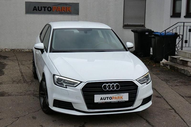 Gebraucht Audi A3 Sport 116 PS (85 kW) 2018 Weiß Limousine