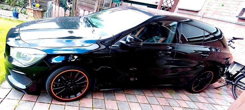 Schwarz Gebraucht 2015 Mercedes CLA200 AMG line Kombi | 15.990 € (Fairer Preis) - Bild 1/4