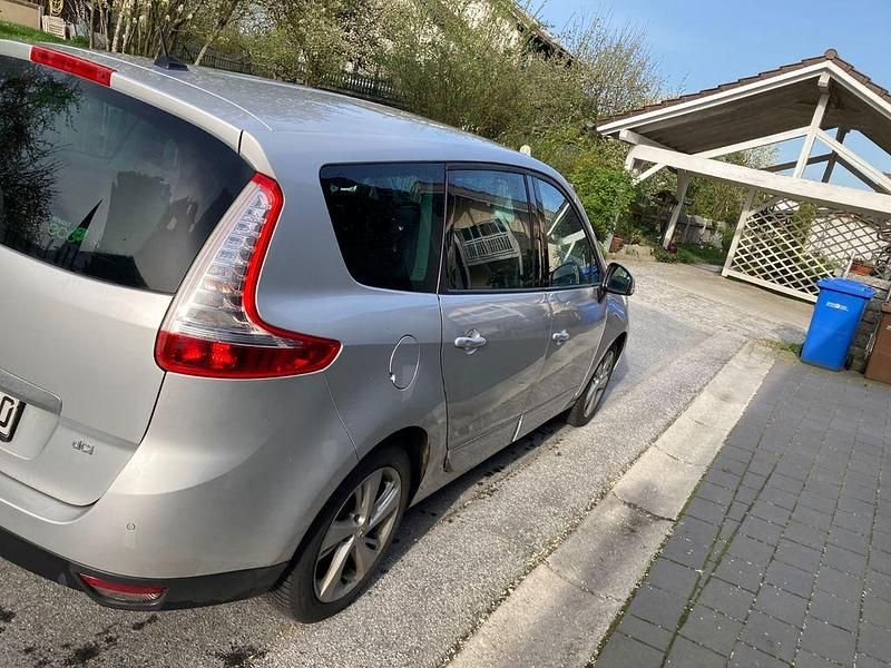 Gebraucht Renault Grand Scénic III Bose Edition 131 PS (96 kW) 2012 Silber Van / Kleinbus