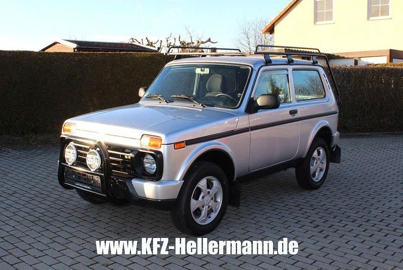 Silber Gebraucht 2018 Lada niva SUV | 12.855 € (Fairer Preis) - Bild 1/4