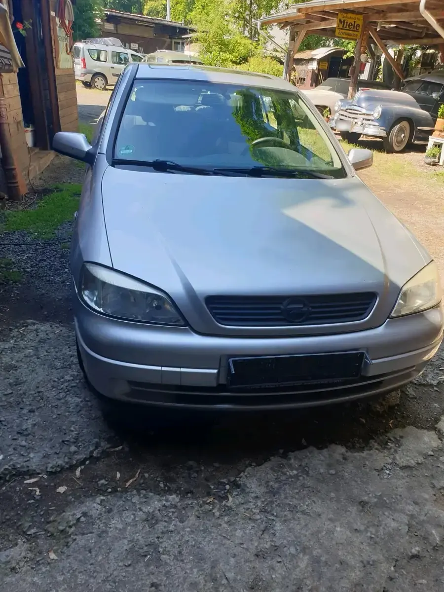 Gebraucht Opel Astra 101 PS (74 kW) 1999 Silber Limousine