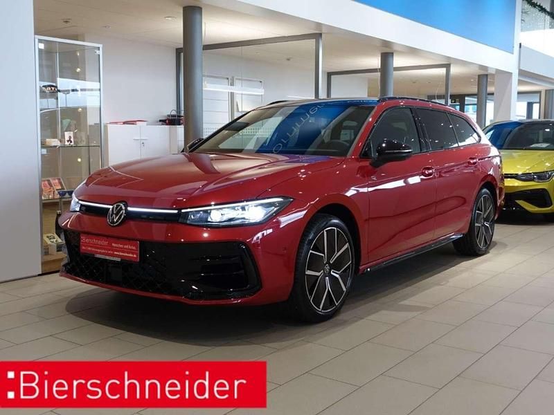 Chilirot metallic / grenadilsc Gebraucht 2025 VW Passat R-line Kombi | 59.450 € (Teuer) - Bild 1/3