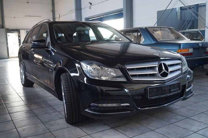 Gebraucht Mercedes C180 156 PS (114 kW) 2012 Schwarz Kombi