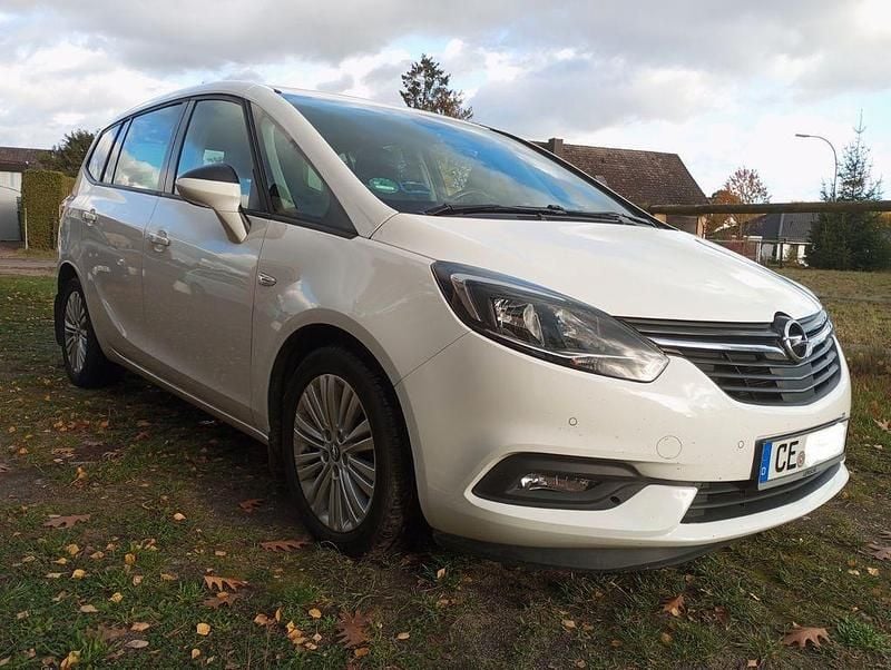 Weiß Gebraucht 2018 Opel Zafira S Van / Kleinbus | 10.700 € (Superpreis) - Bild 1/4