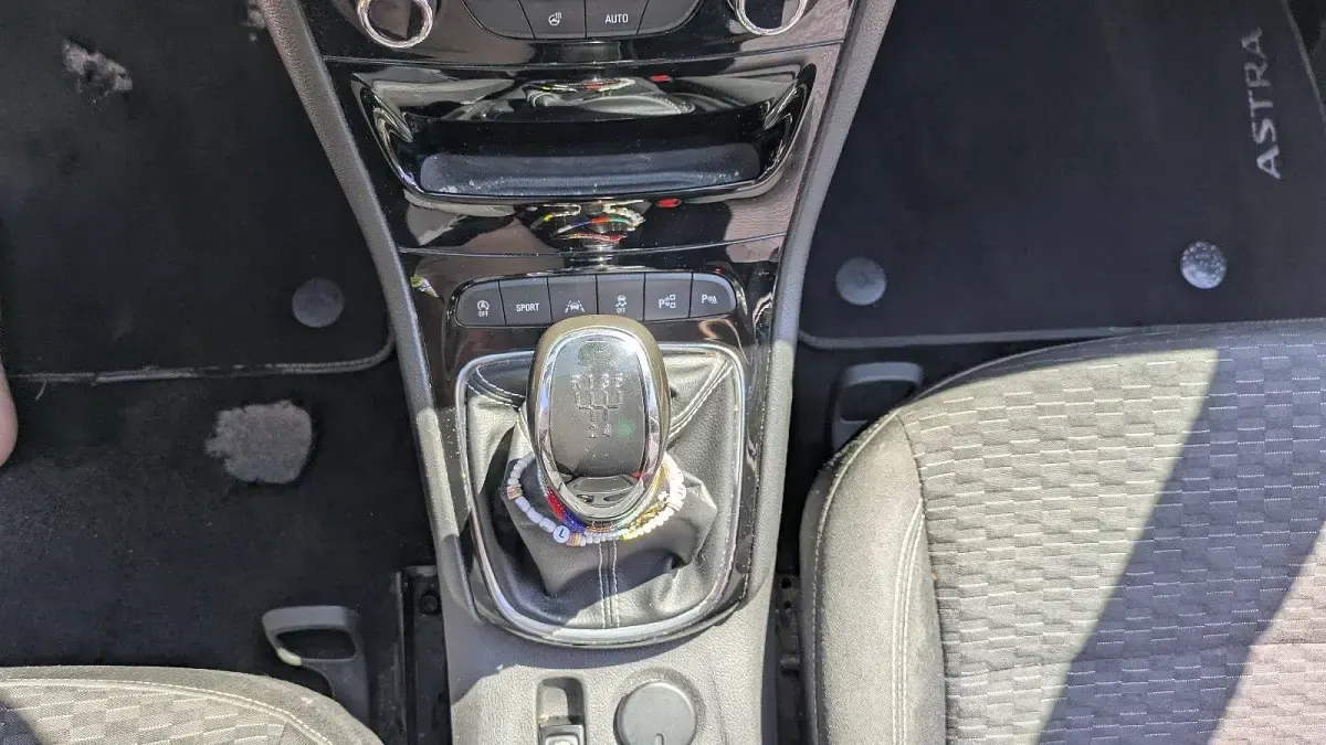 Gebraucht Opel Astra 106 PS (77 kW) 2017 Schwarz Kombi