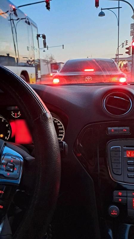 Gebraucht Ford Mondeo Ghia 160 PS (117 kW) 2009 Grau Limousine