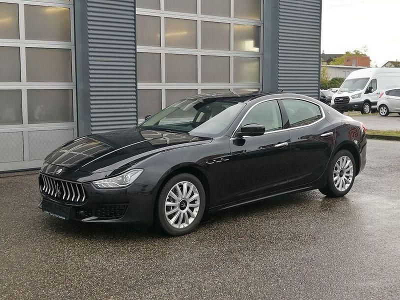 Schwarz Gebraucht 2018 Maserati Ghibli Coupé | 42.998 € (Teuer) - Bild 1/4