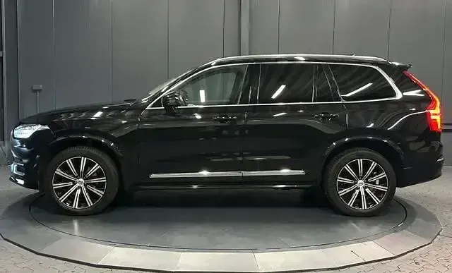Second-hand Volvo XC90 Plus 235 CP (172 kW) 2023 Negru SUV
