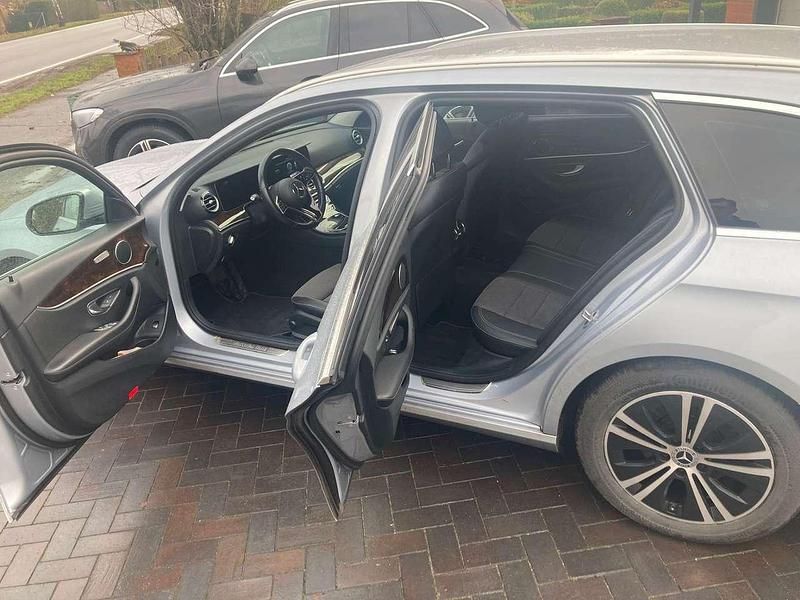 Gebraucht Mercedes E220 194 PS (142 kW) 2020 Silber Kombi