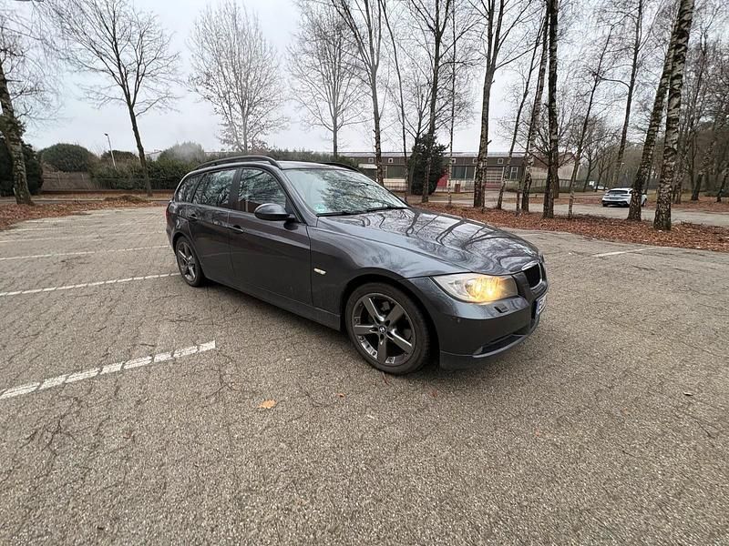 Grau Gebraucht 2006 BMW 320 Kombi | 2.390 € (Superpreis) - Bild 1/4