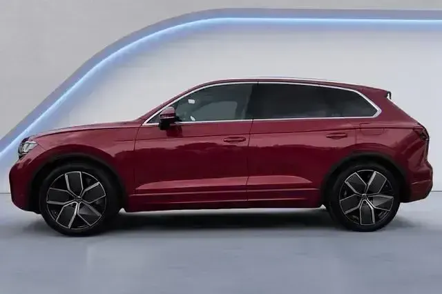 Gebraucht VW Touareg 381 PS (280 kW) 2025 Chilirot metallic SUV