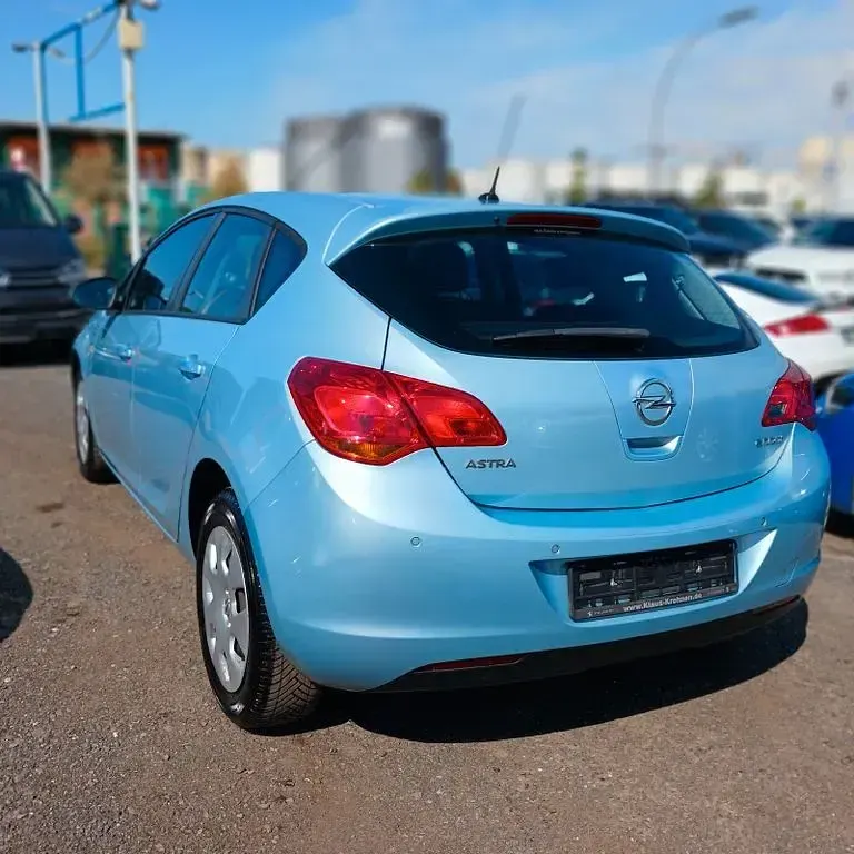 Gebraucht Opel Astra Edition 101 PS (74 kW) 2010 Blau Limousine