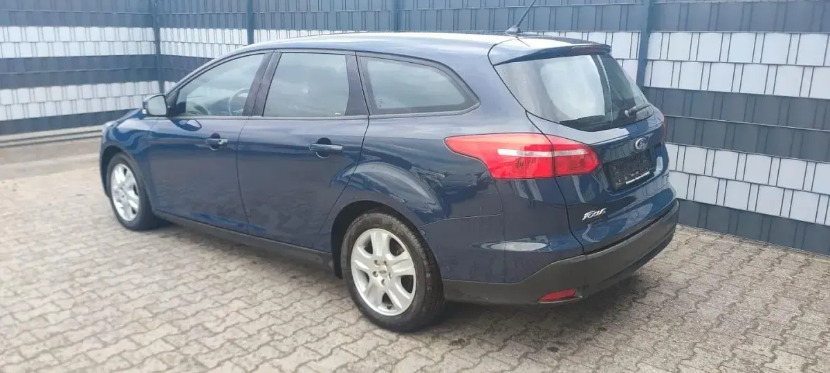 Gebraucht Ford Focus 101 PS (74 kW) 2018 Blau Kombi