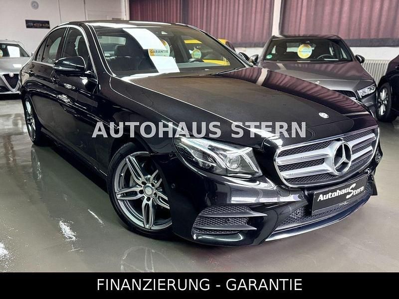 Obsidianschwarz metalliclack (metallic) Gebraucht 2016 Mercedes E220 AMG line Limousine | 32.400 € (Teuer) - Bild 1/4
