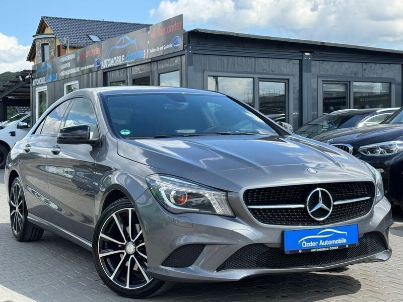 Mountaingrau met. Gebraucht 2013 Mercedes CLA220 Urban Limousine | 18.490 € (Fairer Preis) - Bild 1/4