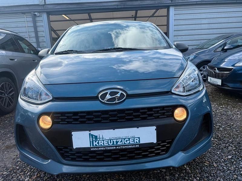 Gebraucht Hyundai i10 67 PS (49 kW) 2017 Blau Kleinwagen