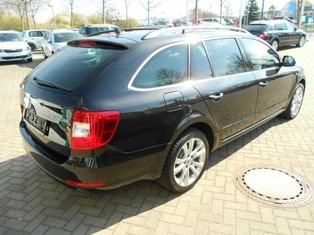 Gebraucht Skoda Superb Exclusive 140 PS (102 kW) 2014 Schwarz metallic Kombi