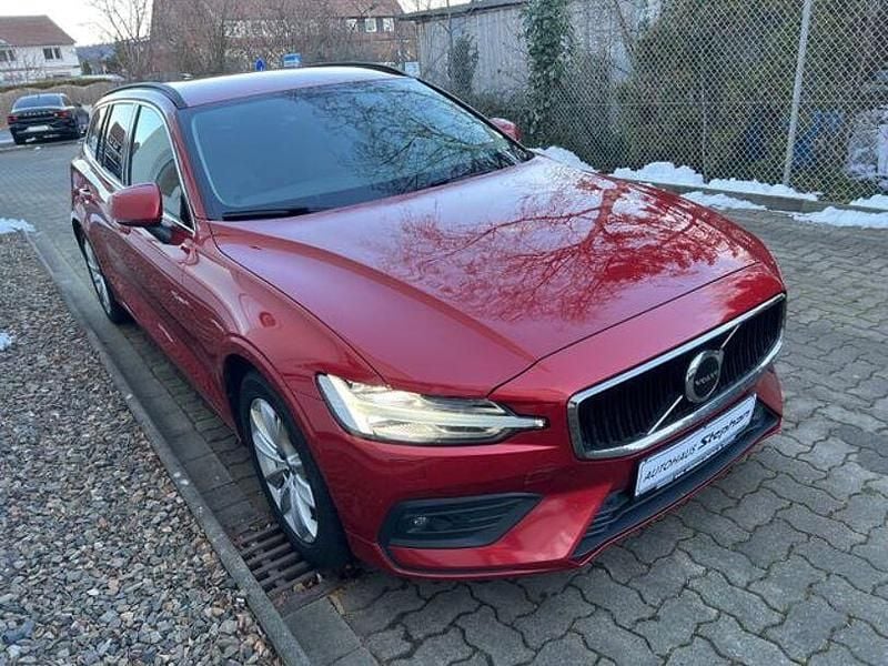 Gebraucht Volvo V60 Core 197 PS (144 kW) 2022 Rot Kombi