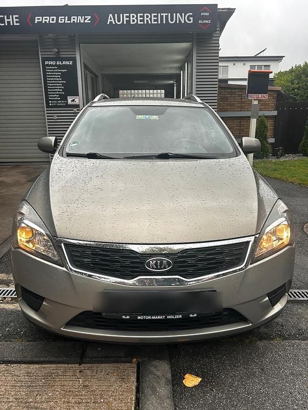 Grau Gebraucht 2012 Kia Ceed Kombi | 2.900 € (Superpreis) - Bild 1/4
